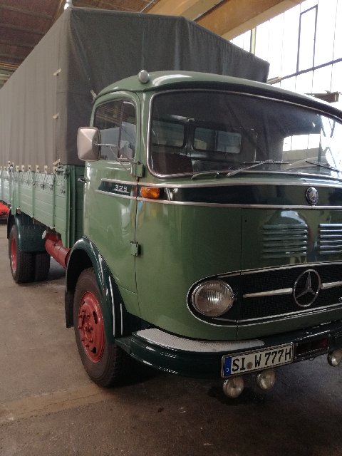 superstrada1's tweet photo. Mercedes L328 model 9/63, service done 5/2017, 9tons but possible change to 7.5 tons to drive with little licenze,
original condition but repainted, 153tkm,
Price 34900 Eur #Mercedesvintagetruck,#MercedesBenzL328, #truckstop,#MB_Museum, https://t.co/iikRL7GerR
