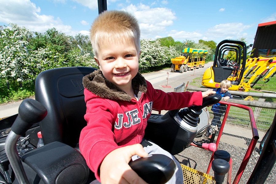 DayOutYorkshire's tweet photo. Take advantage of the fantastic discount @Diggerland_UK is offering for a limited time only!!

Only £11.00 pp!!
Offer closes on at 2pm on 2nd Feb. 

Don't miss out... find out more >>
https://t.co/d7DiTf4KKJ https://t.co/XGdlYtT0u3