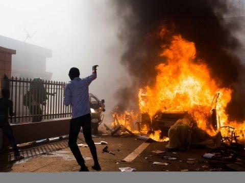 first__journal's tweet image. Raw: Burkina Faso Parliament Burns Amid Protests dlvr.it/QDG2rf
