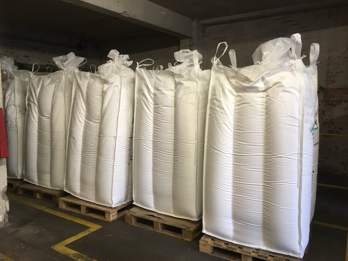 Forbeats's tweet photo. Forbeats has just completed the transfer of a low density powder from bulk via tanker and silo in to 1t big bags #chemicals #tollprocessing https://t.co/6fMYPPb4yd
