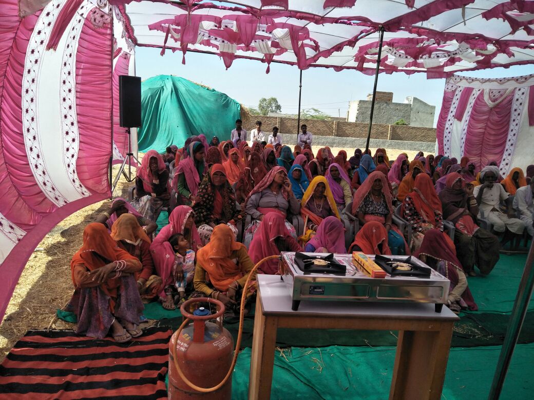 PankajHpcl's tweet image. PM LPG Panchayat attended by 150 people including 130 female at Vill: Arain, Ajmer, Rajasthan. @HPCL @PMUjjwalaYojana @ajitsingh1961 @MustyalwarShyam @AshutoshJindal @Rg03Goel  @Sunjay_HPCL