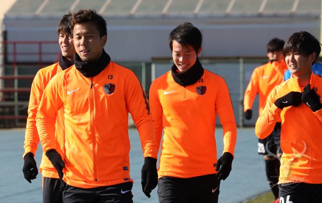 鹿島アントラーズ 今日からクラブハウスでのトレーニングを再開しました Antlers Kashima 今季モデルの トレーニングウェアに身を包み さっそく2部練習を実施 明日は9時30分から練習を行う予定です アントラーズモバイル T Co Gvievw8fn8