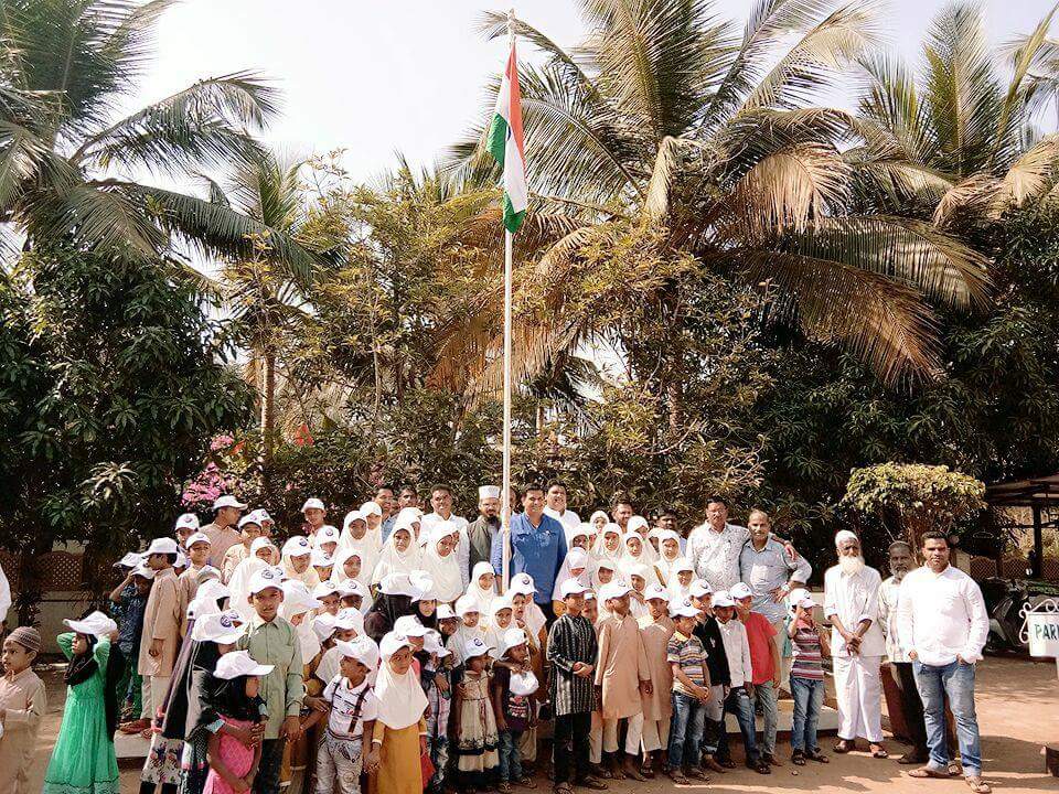 Jayeshvsal's tweet photo. Celebrated Republic Day with our Muslim Community from Betim. Very grateful to the warm reception accorded by the children who made the occasion all the more special. #ThankYouSoMuch #BetimForward https://t.co/fOSuGzKg1J