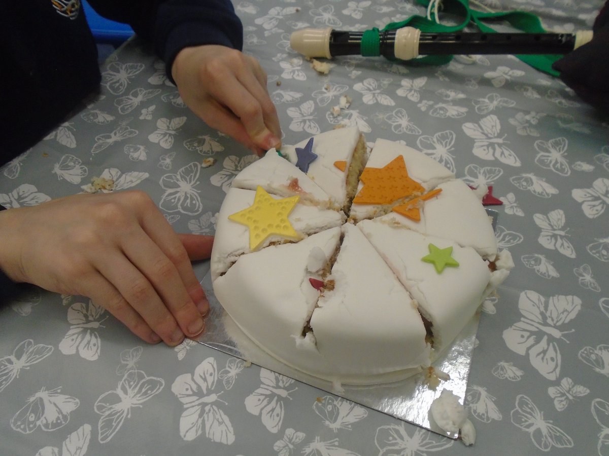greenviewsch5's tweet photo. The best way to learn about fractions is by using cake!! #funmaths #connectionsmade https://t.co/nuarnwPMGY