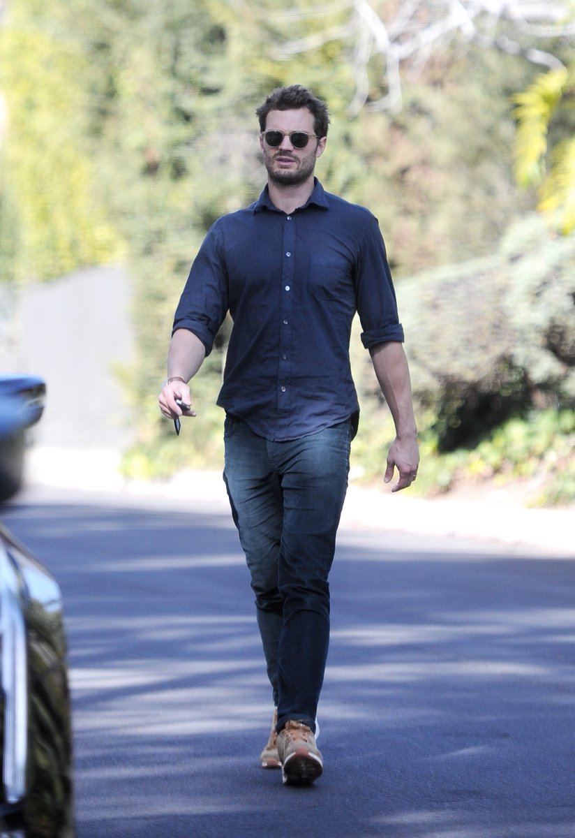 RoratoSilvia's tweet photo. #JamieDornan     #TotallyPerfect     #Wonderful     #BluIsTheWarmestColor     #LoveBlu    #SoPerfect    #SunglassesAppreciation    #LosAngeles  Thanks a lot @JamieDornan_org   @EverythingJDcom  @OhMyFifty   @Jamie_DornanCan https://t.co/WZEBYoUIFg