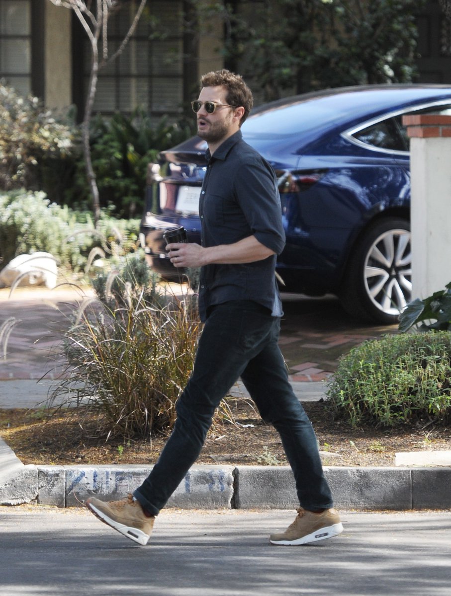 RoratoSilvia's tweet photo. #JamieDornan     #TotallyPerfect     #Wonderful     #BluIsTheWarmestColor     #LoveBlu    #SoPerfect    #SunglassesAppreciation    #LosAngeles  Thanks a lot @JamieDornan_org   @EverythingJDcom  @OhMyFifty   @Jamie_DornanCan https://t.co/WZEBYoUIFg