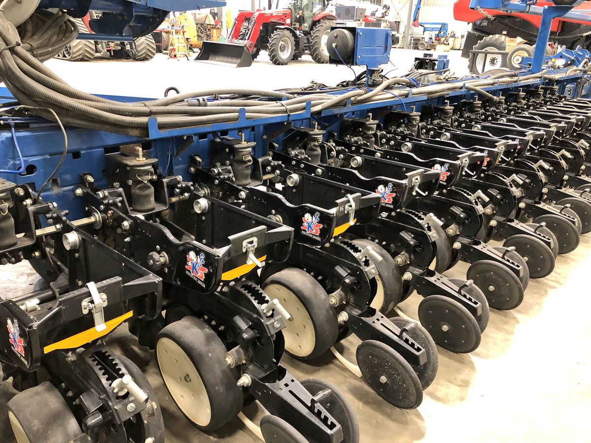 TheChadColby's tweet photo. Got your planter out of the shed yet?? Magnum &amp; Cyclo was my dad’s rig #BackInTheDay #WideRows @agbizweek @maxarmstrong @MachineryPete @Kinze @LiveWorkGrowCIA @Case_IH @MPSchmidtAG @jwolf7447 @AgWorx @Agridome @harmon03 @RittingerSean  @pencejm @MattFoes @FarmIndustryNew https://t.co/syOoUdNfC4