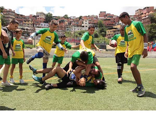 Todosrugby's tweet photo. RT masivo si quieres que los Gigantes de Mesuca retomen sus espacios en el polideportivo de Mesuca (y que Shaggy deje de hacer penales) @iamderdeportes @FranciscoRojas5 @HectoRodriguez https://t.co/KICWpJ9odI
