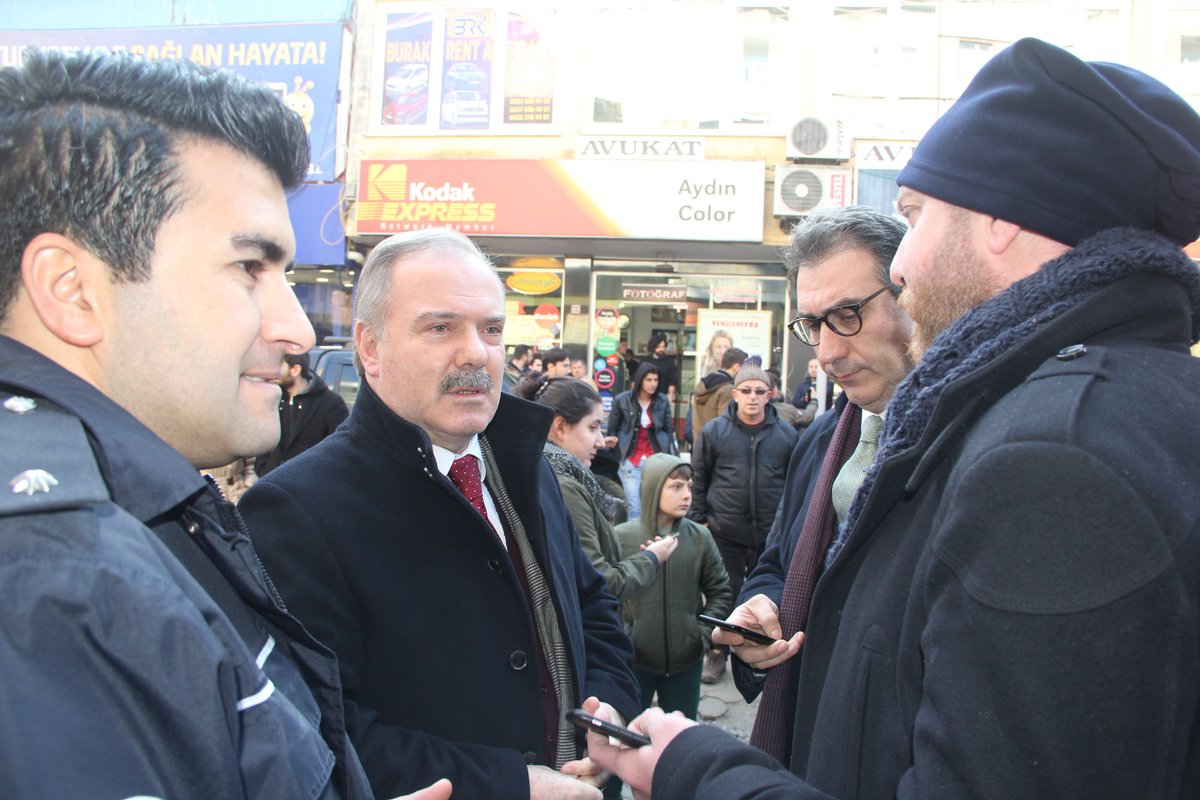 Sürmene Belediye Başkanımız Sayın Rahmi Üstün, beraberinde AK Parti Sürmene İlçe Başkanı Sayın Hüseyin Azizoğlu ile birlikte Sürmene'de çekimlerine devam edilen 'Sen Anlat Karadeniz' dizi setini ziyaret ederek sanatçılara başarılar diledi.