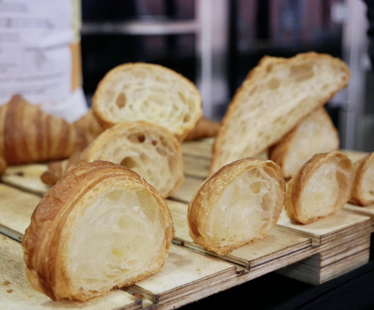 BacoyBoca's tweet photo. Hoy es el #DiaInternacionaldelCroissant y lo celebramos con los ganadores de 2015 2016 y 2017 al mejor croissant artesanal del #gremipastisseria @lluiscosta1 #GilPrat y @CanalPastis que nos explican sus irresistibles proyectos! https://t.co/FoNsawT1Xz