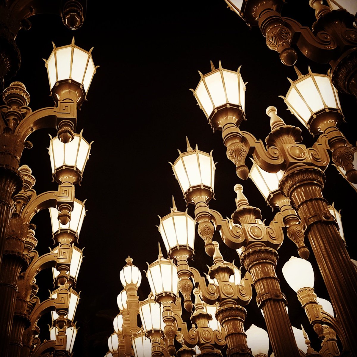 CreatorSundae's tweet photo. LACMA

#beautifilligjts #nightlights #lacma #lacmamuseum #lacmalights #nightout #movieset #moviescene #beautiful #seenonmovie #memorableplace #ligjtsdecoration #LA #lasightseeing #california #likemovie https://t.co/JODC6FNOaA