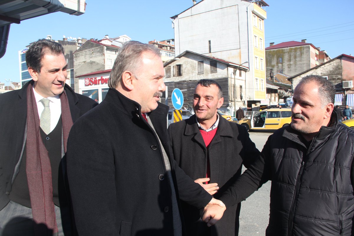 Sürmene Belediye Başkanımız Sayın Rahmi Üstün, beraberinde AK Parti Sürmene İlçe Başkanı Sayın Hüseyin Azizoğlu ile birlikte Sürmene Çarşı ve Pazar Esnafını ziyaret etti.