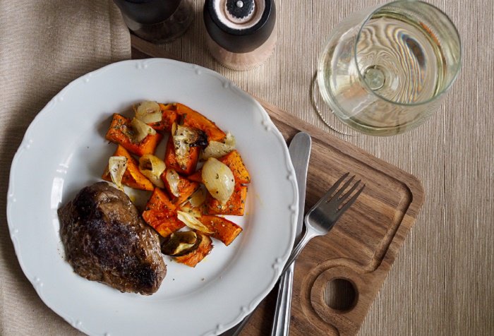 Když se řekne hovězí rumpsteak 🥩, není nic lepšího než dodat Rulandské šedé 🍇 a když Rulandské šedé, tak Mikrosvín Mikulov ►► alkohol.cz/produkty/mikro…
Recept na fantastický steak najdete na Life Food Travel.cz👇lifefoodtravel.cz/2017/12/hovezi…