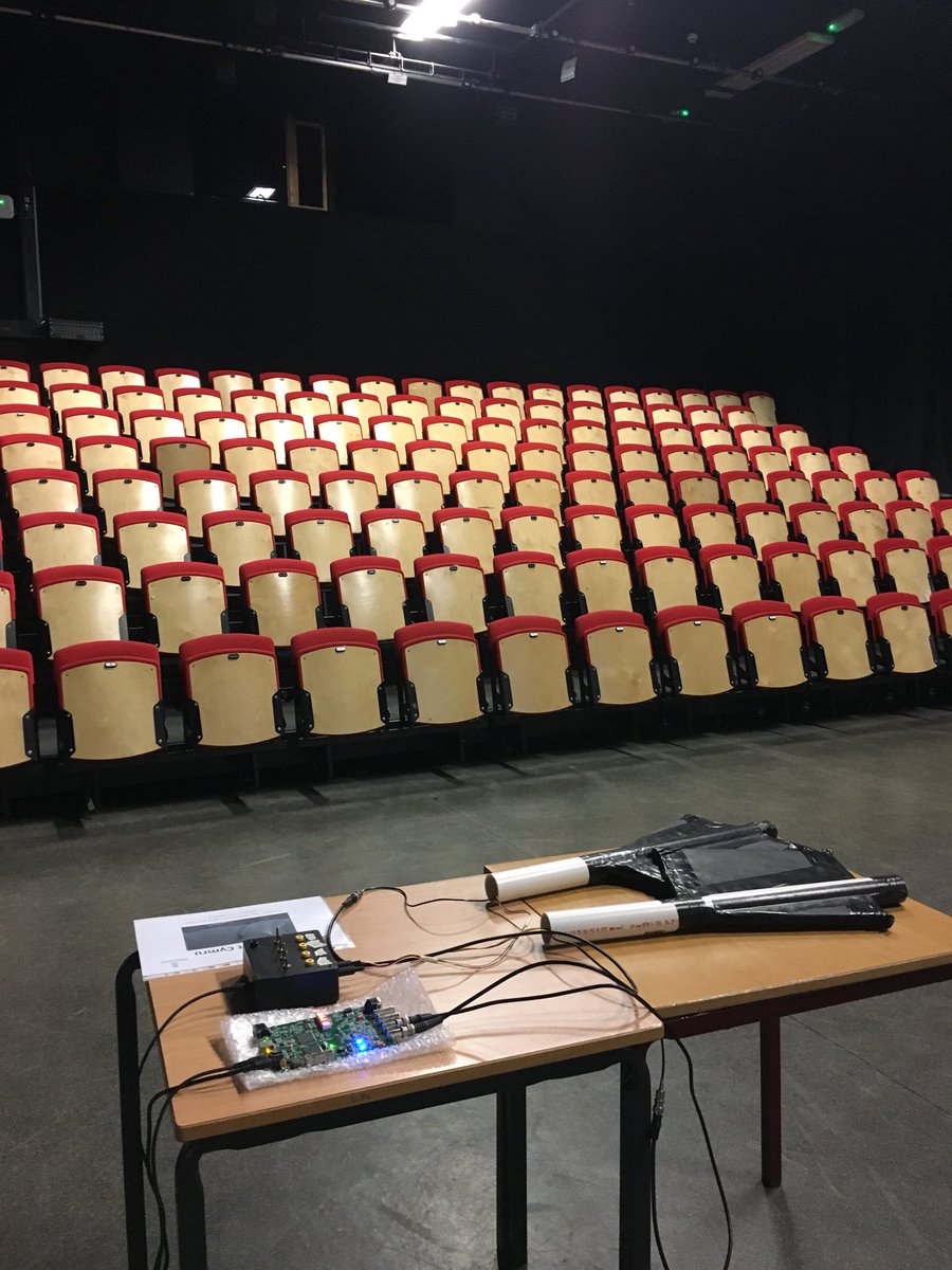 DrPeriJones's tweet photo. Wedi mwynhau cyflwyno @QuarkNet_Cymru mewn theatr bora ‘ma yn @YsgolGlanClwyd !! https://t.co/fy1eGkV9Mx