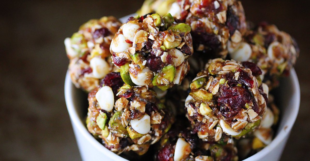 mha_app's tweet photo. Snack on fruit and nuts instead of sugary treats. The fiber, protein and healthy fats in this combo will sustain you to your next meal and you won’t have the energy slump that comes after eating candy.
#nuts #walnuts #vitamins #nutrients #delcious #protein #snacks #snackstime https://t.co/jwRfIkLRNA