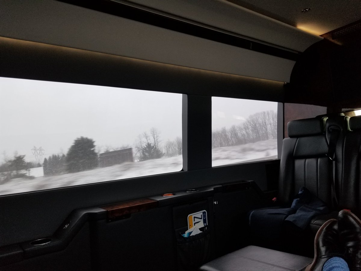 TroySpring's tweet image. Live from the #dwalerworld mobile office.  #travelsafe #Automotive #roadwarrior