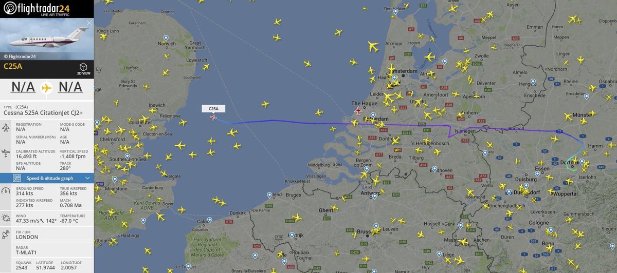afcstuff's tweet photo. Over 32,000 people are currently watching a private plane's flight path from Dortmund to London. [@flightradar24] #afc https://t.co/juK8WoyVhn