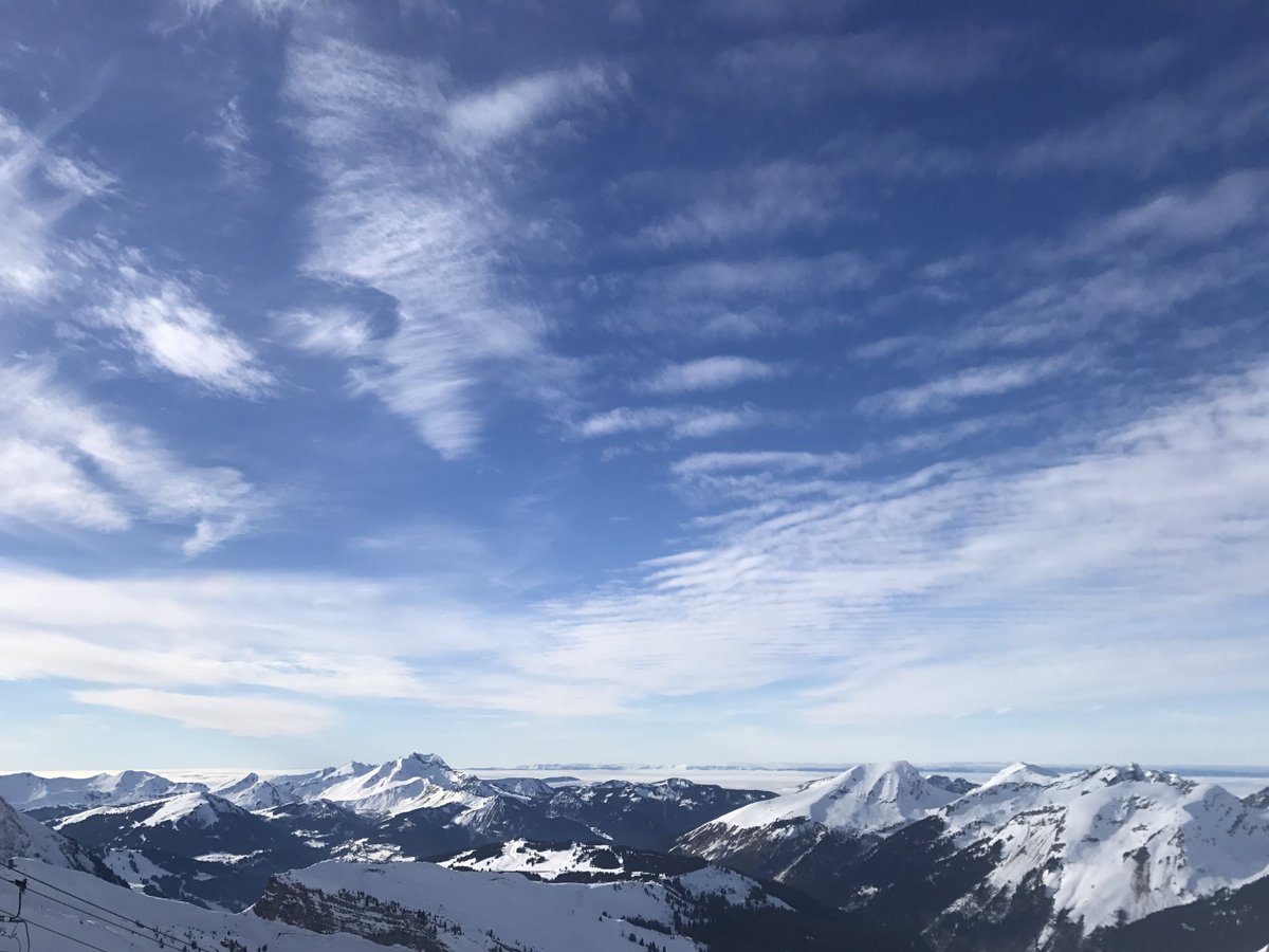 Chatel_ski's tweet photo. Wowow! Amazing views from Les Crosets. Try and get here tomorrow morning for a beautiful view. #ohyes #topoftheworld #abovetheclouds https://t.co/Viwkb3Z5jf