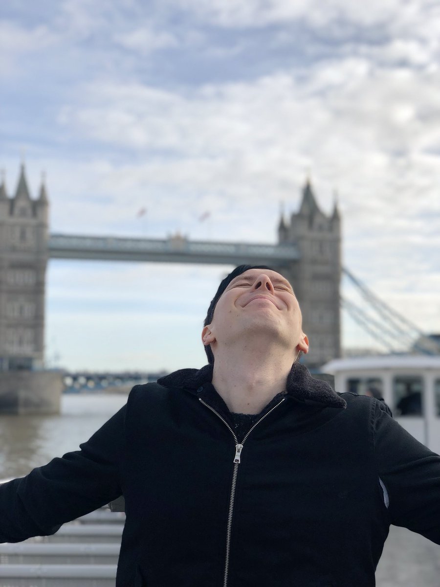 AmazingPhil's tweet photo. Aaah thanks for all the birthday messages! I had a lovely day being a London tourist 🎈🎈 https://t.co/gODPy0gr7E