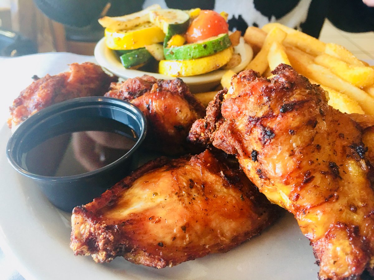 I get so emotional when I eat <a href="/SmokinAcesFL/">Smokin’ Aces BBQ & Steakhouse</a> wings!!! Plant City’s finest. <a href="/FlavorofTB/">Flavor of Tampa Bay</a> <a href="/DignitaryLife_/">Dignitary Life</a> #foodporn