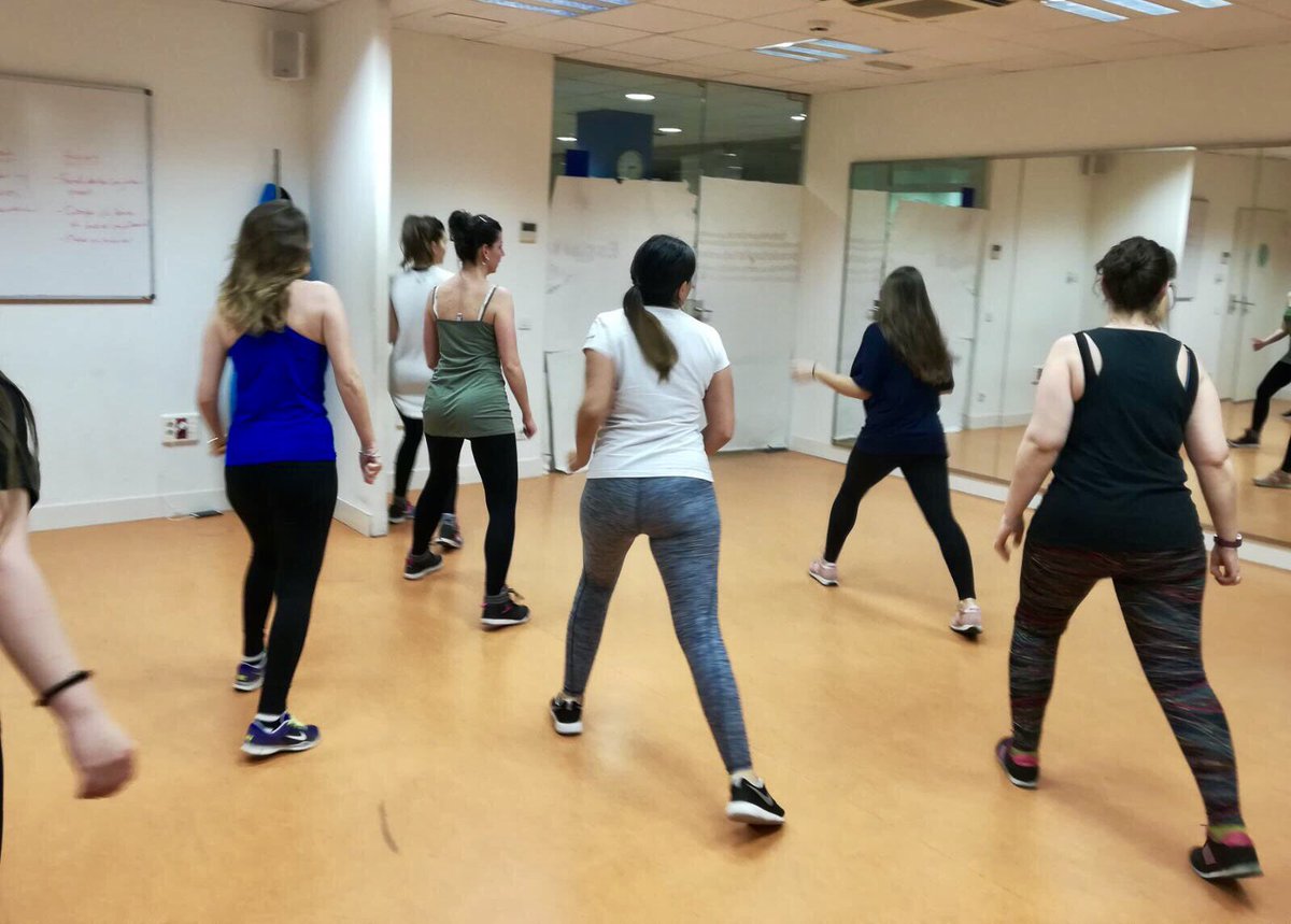 Esplujove's tweet photo. Avui és el torn de l’inici del taller trimestral de Zumba al Remolí! 🏃🏽♀️🤸🏽♀️🔊 #esplujove #zumba #remoli #tallers #esplugues #joves #trimestral https://t.co/6T8m7y5R6M