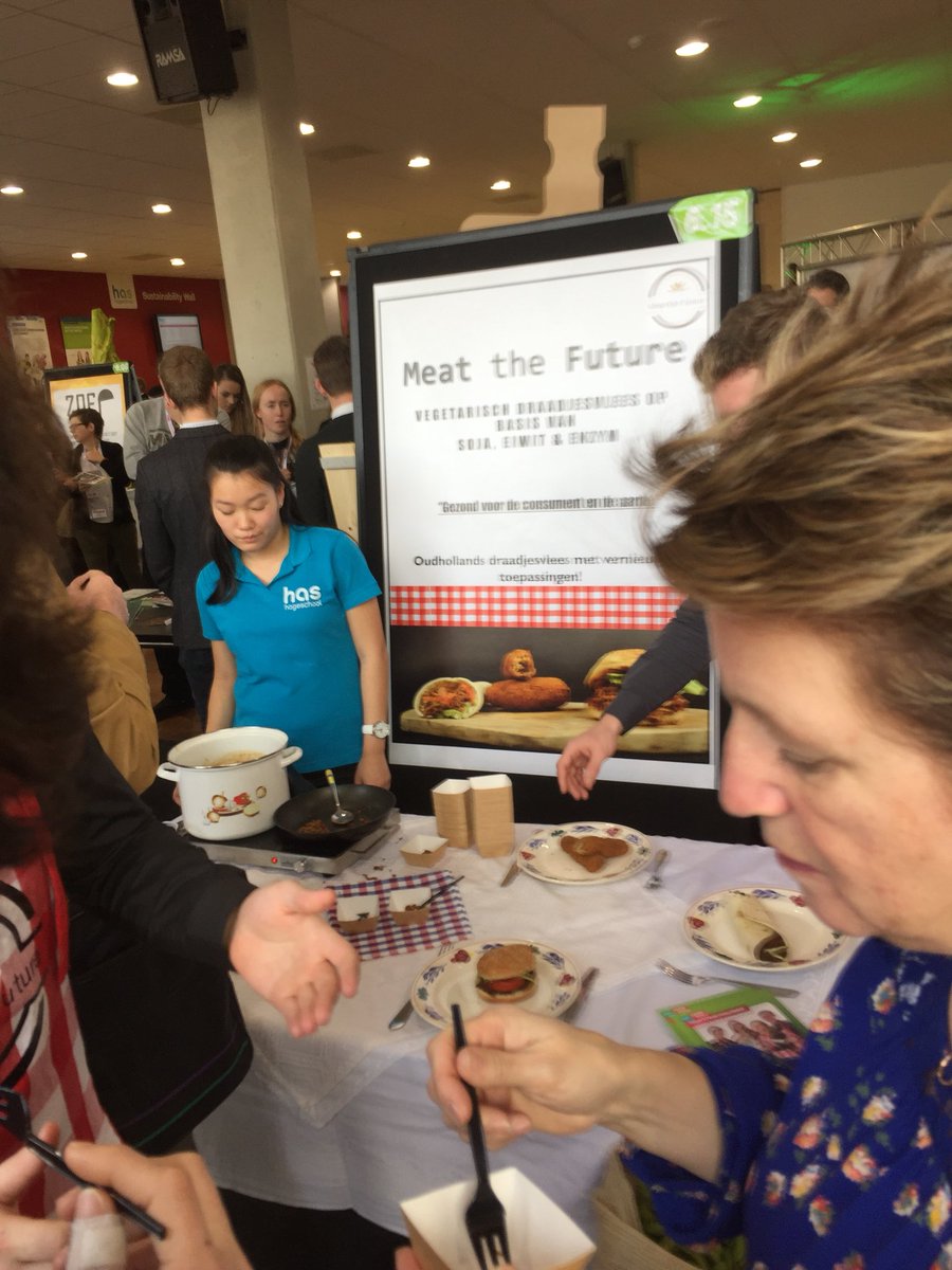 GrowCampus's tweet photo. Rondje Food Experience: een dag is veel te kort! Wat een creativiteit, enthousiasme en ondernemerslust! Food verbindt! Today’s food challenges meet our future food innovators. #HASFE18 @HAShogeschool https://t.co/3iNR6cgkB6