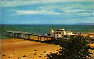 GoWalkaboutUK's tweet photo. This week's #PastPostcard depicts #colwynbaypier #wales which is sadly now being demolished, here it is in happier times. #colwyn #northwales #pier #colwynbay I'm sure it will be fondly remembered by locals and all who have visited Read more: https://t.co/DPX2Spp5Yh #postcards https://t.co/SgL5IUrSs2