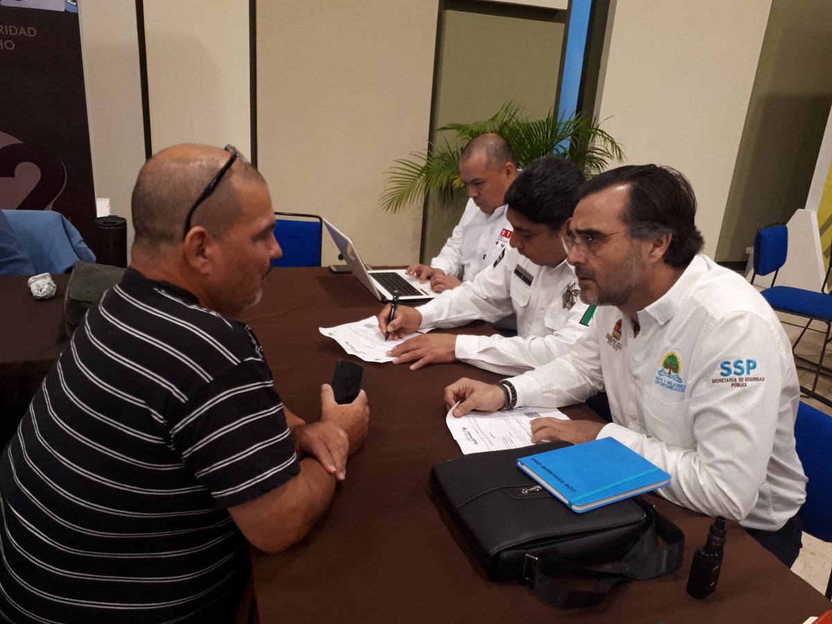 SSC_QROO's tweet photo. La #SSPQROO lista para atender las solicitudes de la población de #Cozumel en la Audiencia Pública #PlatícaleAlGobernador @CarlosJoaquin 

@RdelAngelC https://t.co/lT6eXNuWat