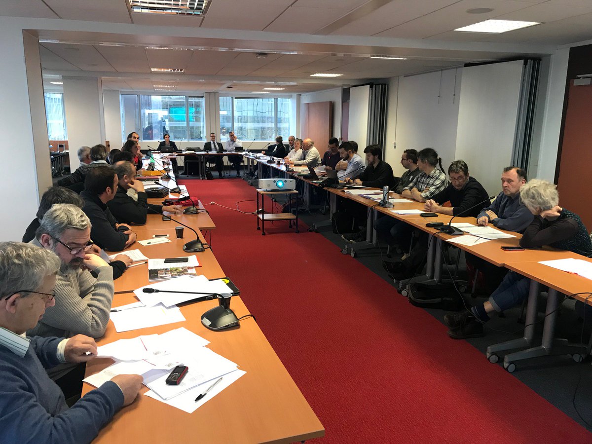 vmichaud64's tweet image. INTERAPI, l&apos;interprofession de l&apos;apiculture a été créée ! Son bureau a été désigné hier. Il est déterminé à contribuer au développement apicole en France et agir rapidement ! Pour connaître sa composition : goo.gl/NTQeJa #INTERAPI #apiculture #miel #abeille