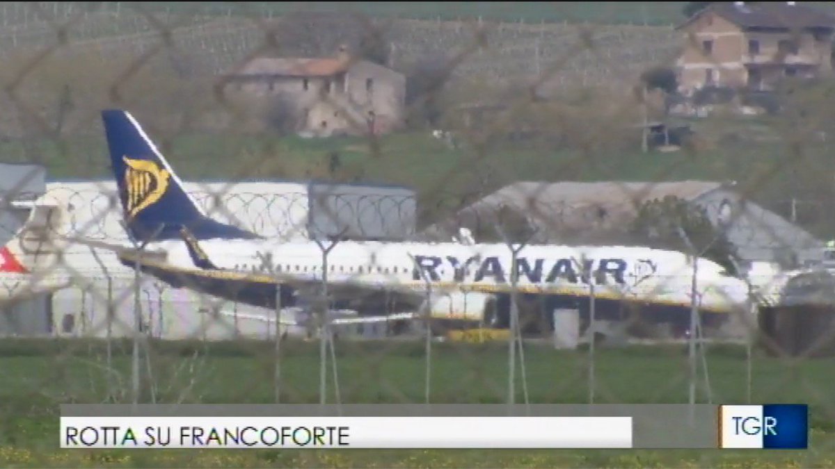 RegioneUmbria's tweet photo. Presentata la nuova rotta aerea Perugia-Francoforte che sarà operativa dal 27 marzo con cadenza bisettimanale... https://t.co/UQVSjZzcng https://t.co/vJgtwtSvCb