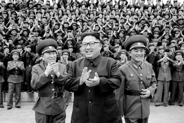 SoundOfHope_SOH's tweet photo. 【戏特足！金正恩临时变卦“坑”韩国 日媒揭原因】韩联社报导说，朝方在通知中称，韩国媒体不仅不断传播亵渎朝方富有诚意的平昌冬奥相关措施的舆论，还对朝方内部的庆祝活动说三道四，因此不得不取消约定合办的活动。
https://t.co/hxN7kPd7iY https://t.co/NgbaR4juDe