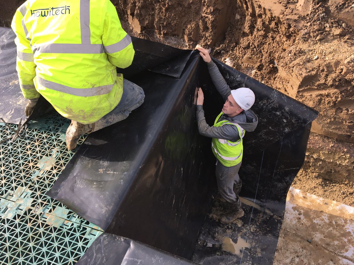 HewitechUK's tweet photo. 517m3 Installation of an Attenuation Tank and some excellent work on those internal corners https://t.co/ssz2qs1tih