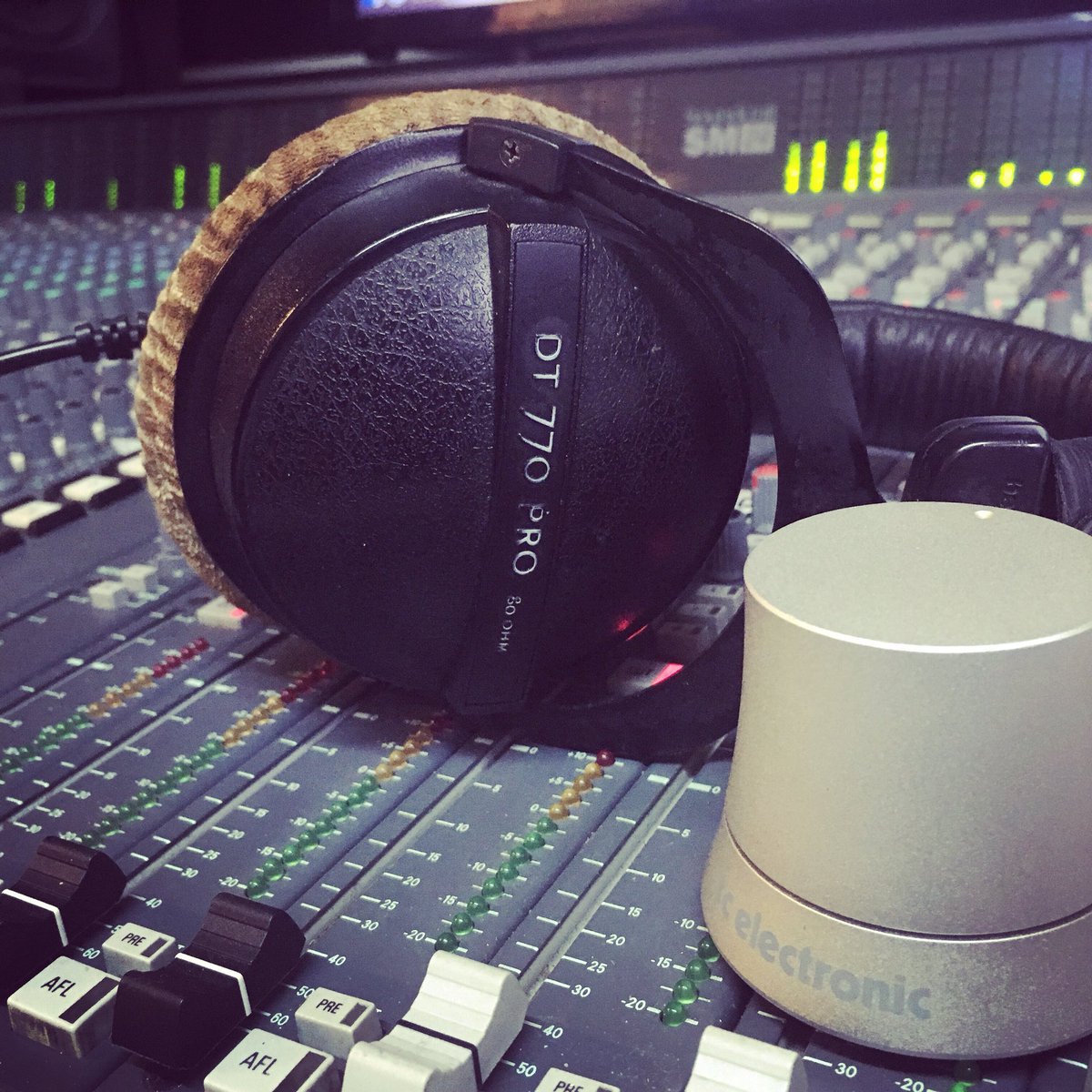 SecretBeatmaker's tweet image. PIC OF THE DAY @SoundcraftUK 
@beyerdynamicHQ 
@tcelectronic 
#secretsdebeatmaker #secret #beatmaker #studio #homestudio #mixing #recording #headphone #mixer #tcelectronics #beyerdynamic #soundcraft