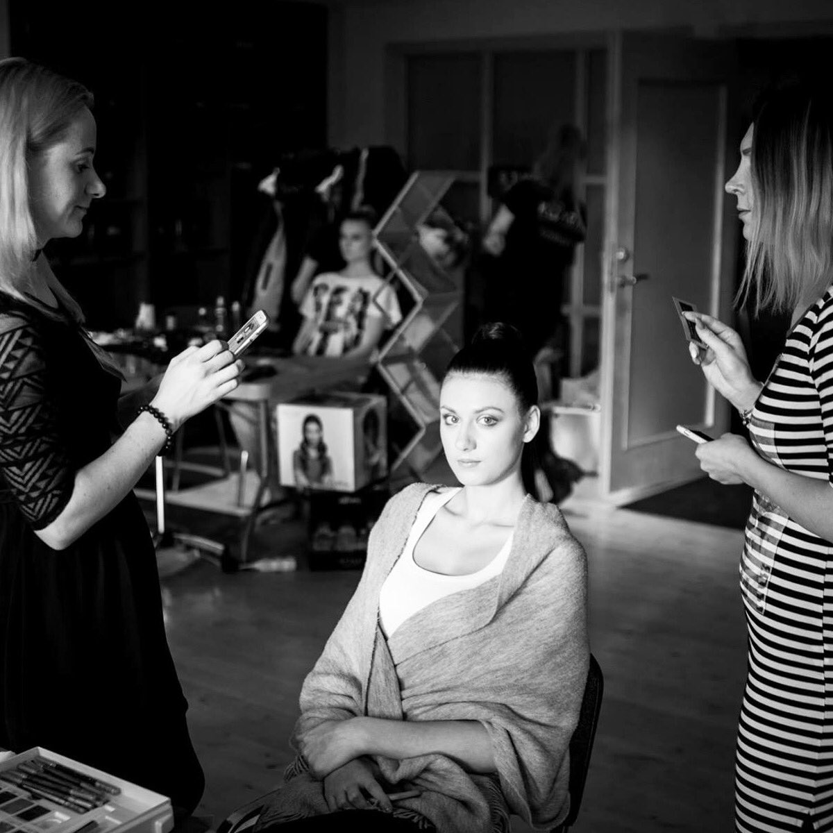 GJcouture_'s tweet photo. Backstage with our beautiful model @natalia.pieszko as she is getting hair and makeup ready! Thank you @indruciukasss for the beautiful makeup. Photo credit to @egnaphotography #glendajensencouture #norwegianbrand #scandinaviandesign #norway #stavanger #model #fashion #makeup https://t.co/wYzYB9sieb