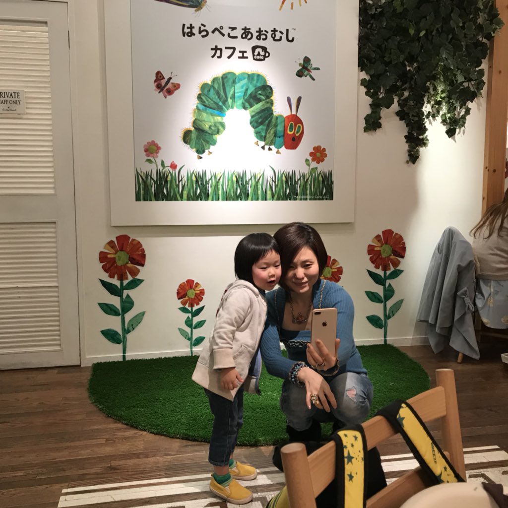 オオタニヨシミ A Twitter ねねにゃんと一緒にはらぺこあおむしカフェのフォトブースで写真を撮ってるところをパパが撮ってくれた写真 ややこしい Youtubeにカフェの様子のvlogアップしました T Co Xf7srmqwcw をチェックしてみてくださいね 育児 3 オオタニヨシミ A Twitter ねねにゃんと一緒にはらぺこあおむしカフェのフォトブースで写真を撮ってるところをパパが撮ってくれた写真 ややこしい Youtubeにカフェの様子のvlogアップしました T Co Xf7srmqwcw をチェックしてみてくださいね 育児 3