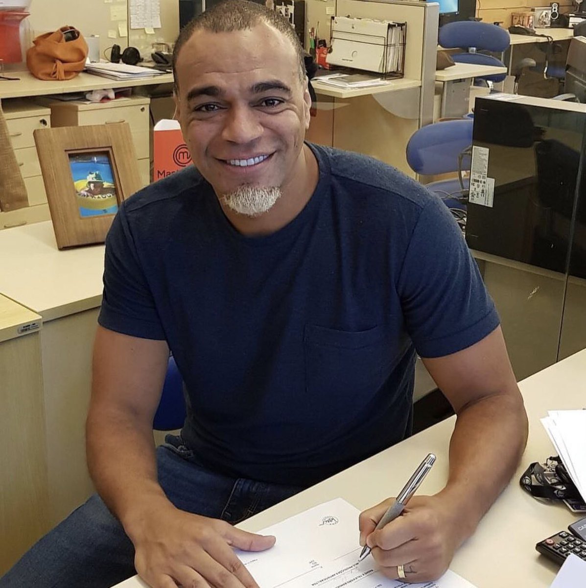 Amanhã estou de volta ao jogo aberto com meu cavanha rs rs rs rs . Contrato renovado e muito feliz com o respeito e principalmente o carinho que recebi nesse curto período fora do programa. Podem ter certeza que estou voltando com muito mais força! <a href="/BandTV/">Band TV</a>