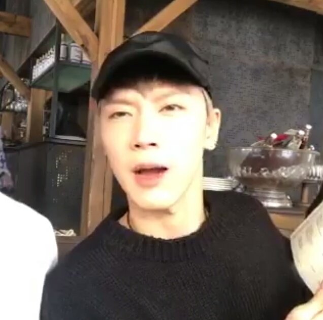 chithun1094's tweet photo. ไม่มีอีกแล้วร่างเด๋อมีแต่พี่ชิตแล้วตอนนี้ 55555555555555555555555555 #NCT2018 #welcomebackTEN https://t.co/ajJvrJipDA