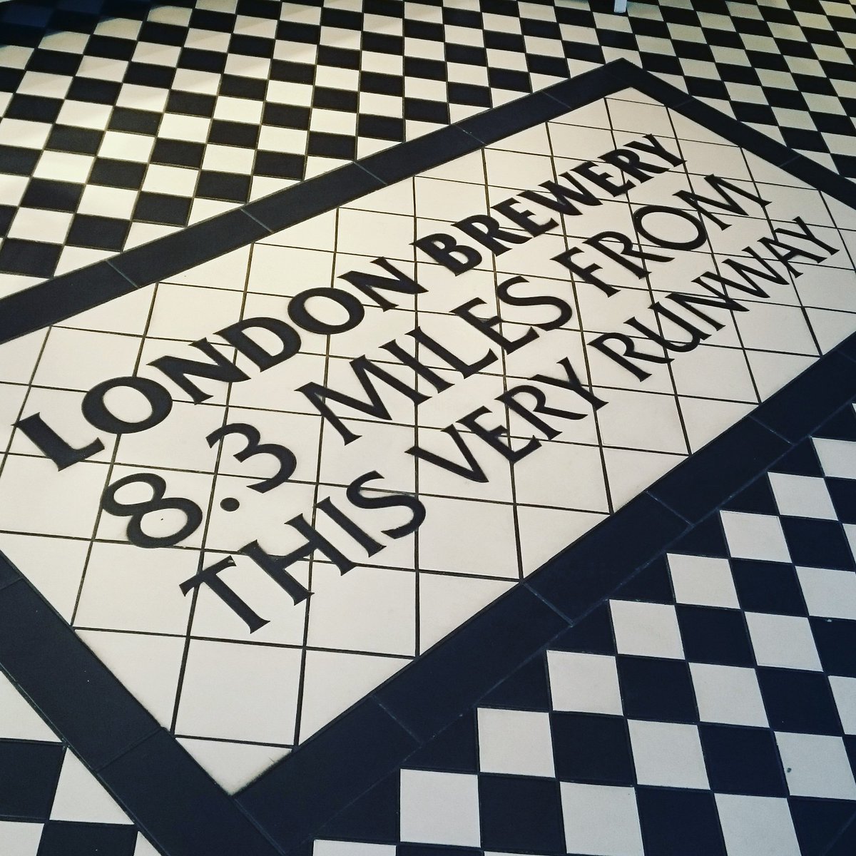 Only 8.3 miles from brewery to glass! 🍻🍻 Cheers 🍻🍻
#OnlyAtFullers #LondonsPride #GriffinBrewery #Fullers #HeathrowTerminal2