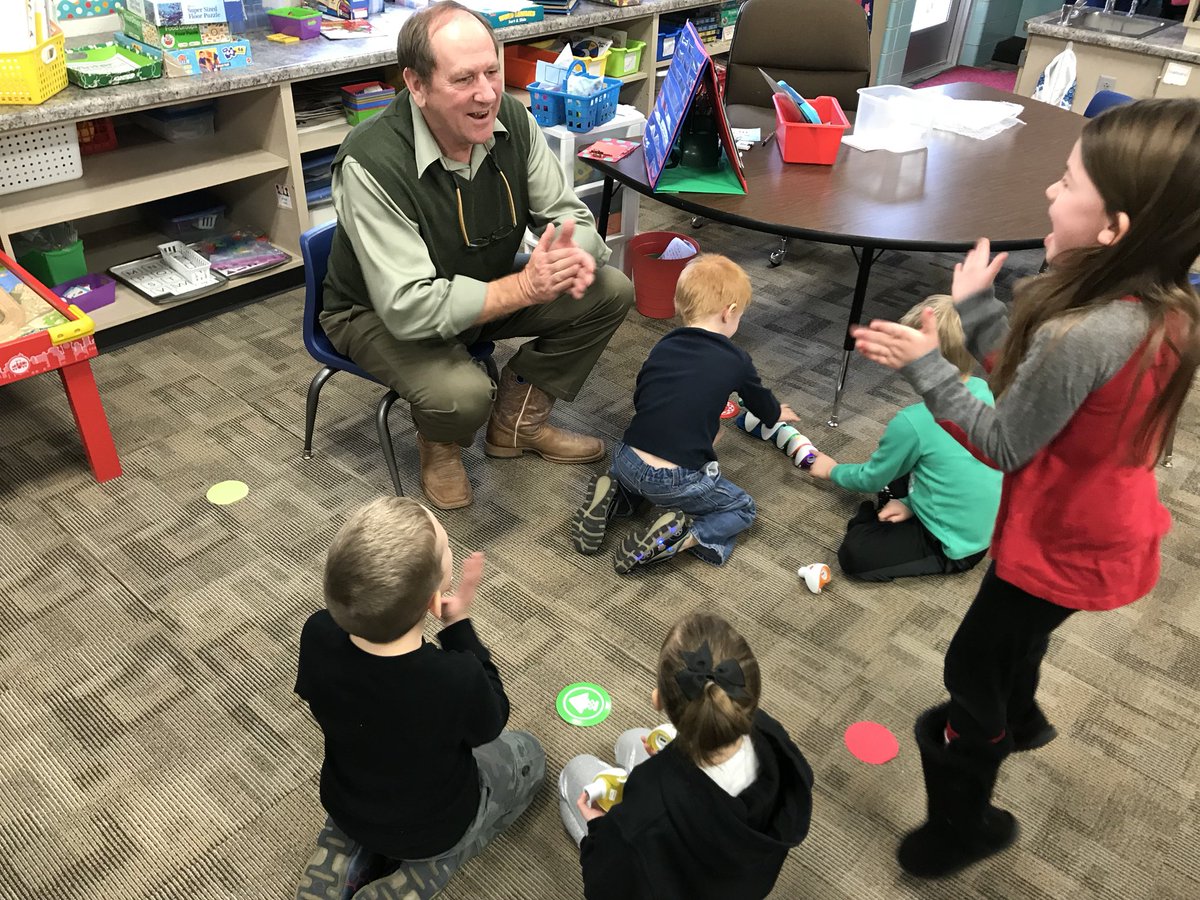 corey_rogers's tweet photo. Coding &amp; problem solving with some of my favorite #UKnighted TK students and Tech Coach! @t_fleshner @CentralRivers #coding #STEM https://t.co/osnSPtRLKf