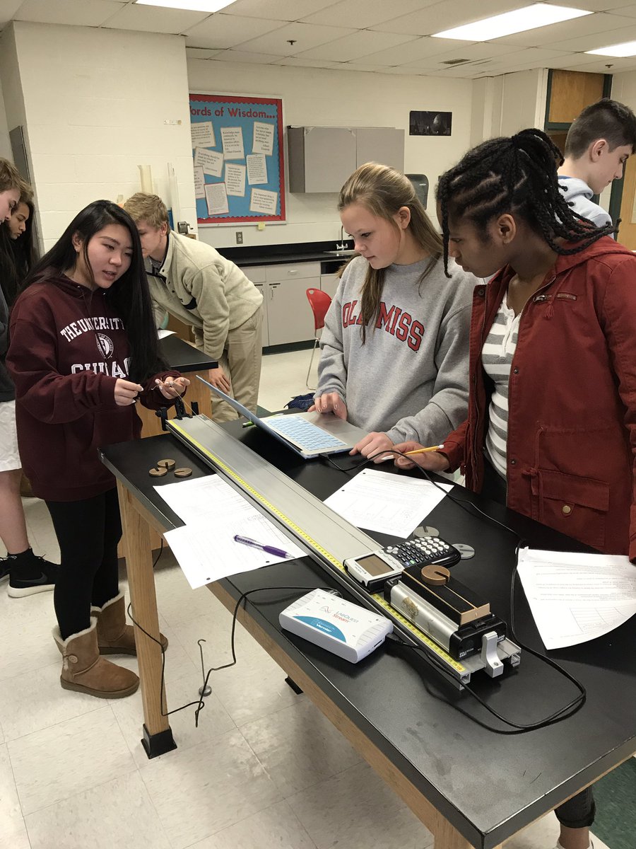 MsFusinaChem's tweet image. Exploring systems of masses in physics! #SaintsLearn #PhysicsFirst
