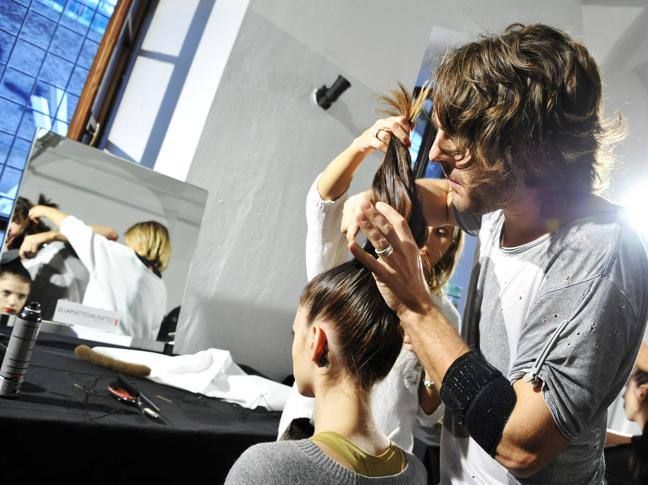 workitect_'s tweet image. Il #coworking è per tutti! 
Il modello della #poltronacondivisa nel mondo dei parrucchieri arriva anche in Italia.
La #condivisione, oltre a portare benefici per il business, crea momenti di arricchimento dovuti al confronto con realtà differenti.
buff.ly/2FtfdTm