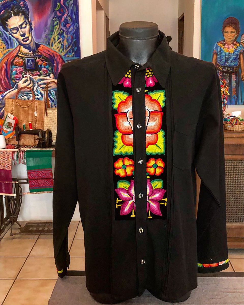 catedralboutiq's tweet photo. Camisa de caballero con bordado zapoteco llamado "hazme si puedes" por su gran dificultad, nuestra línea de caballero la encuentras en nuestra boutique en Rodolfo Gómez # 108 col. Emiliano Zapata Zona Romántica 
#modamexicana #hechoenmexico #artesanosmexicanos https://t.co/CdXPxA7gAz