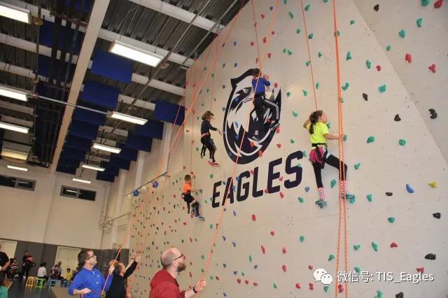 ischoolscons's tweet photo. Opening day for the @TISEaglesNest climbing wall! Even great for the little people! #climbon #teachwithiSC https://t.co/wXsX0Txd4F