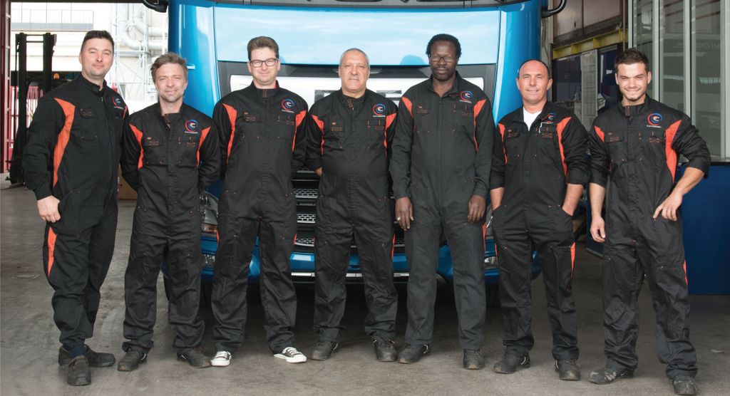 CAVIDIESELspa's tweet photo. "Un gruppo di persone che condivide un obiettivo comune può raggiungere l’impossibile."

La squadra dei meccanici  di Brescia, il vostro mezzo è in buone mani

#cavidiesel #DAF #Nissan #PIaggio  #Isuzu #meccanici #workshop #jobs #works #service #officina #manutenzione #besteam https://t.co/FvgvrEbP48
