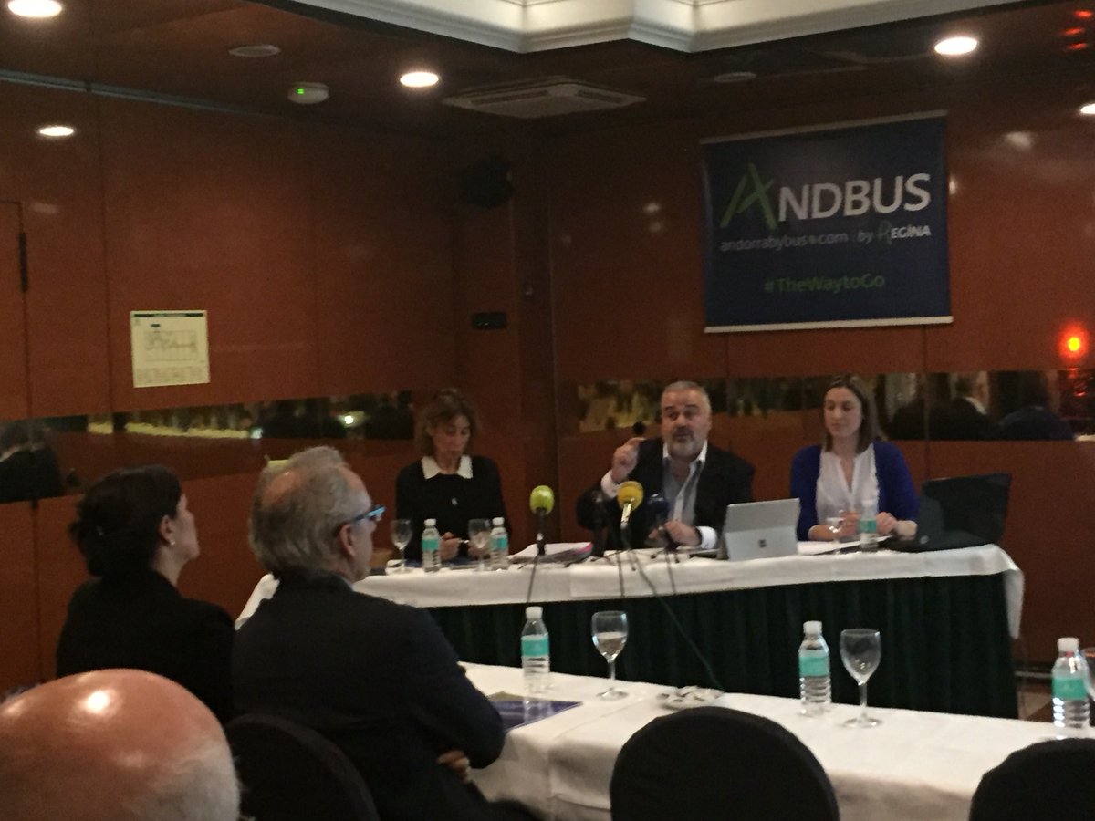 andorrabybus's tweet photo. Presentació dels vols regulars des de l’ aeroport d’ #Andorra-#laSeu @viatgesregina #Andbus #thewaytogo https://t.co/e4kgapBhwd