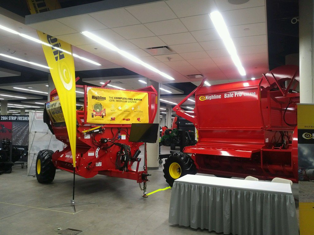 highlinemfg's tweet photo. Stop by see us at the Highline Mfg booth #1300 with the CFR650 Top Gun &amp; CFR650 w/ Feed Chopper ‼️ @IAPowerFarmShow #IAPowerFarmShow
Tuesday, January 30th - Thursday, Feb 1st https://t.co/qc3TavwR3B