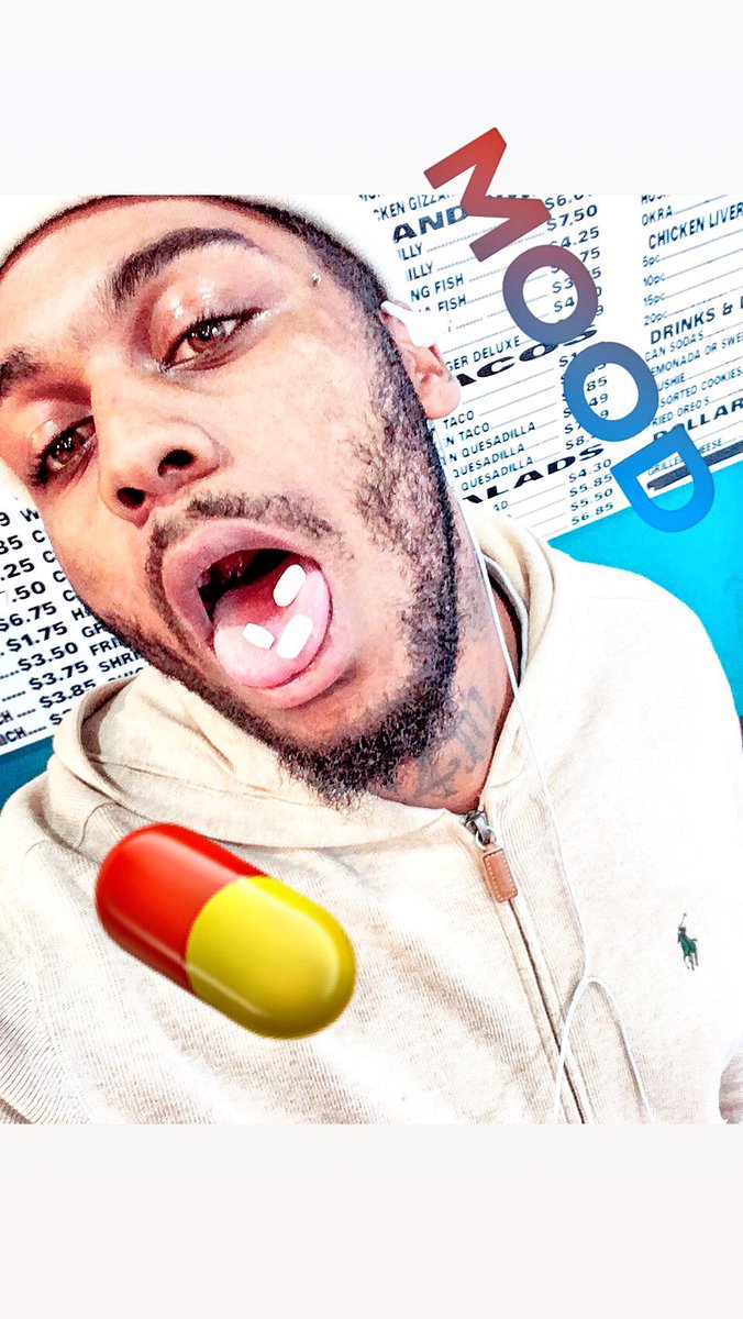 HOODRICH_E4M's tweet photo. 🐍🅱️ RUN UP AND ITS NUTHIN BUT CANDLE LIGHTS. POP PILLS AND GET ON SOME OTHER SHIT 😂😂🤷🏽‍♂️ https://t.co/16OvTd9xJ5