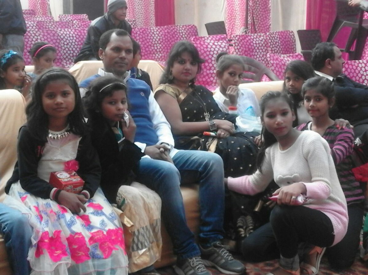YamooSW's tweet photo. 26 january dance priyogita main  jeet k baad ki tasveer ye jeet mere naam karne k liye thank u bacho agr app ni chahte to m sikha bhi ni sakti thi https://t.co/dZkToYyKXb