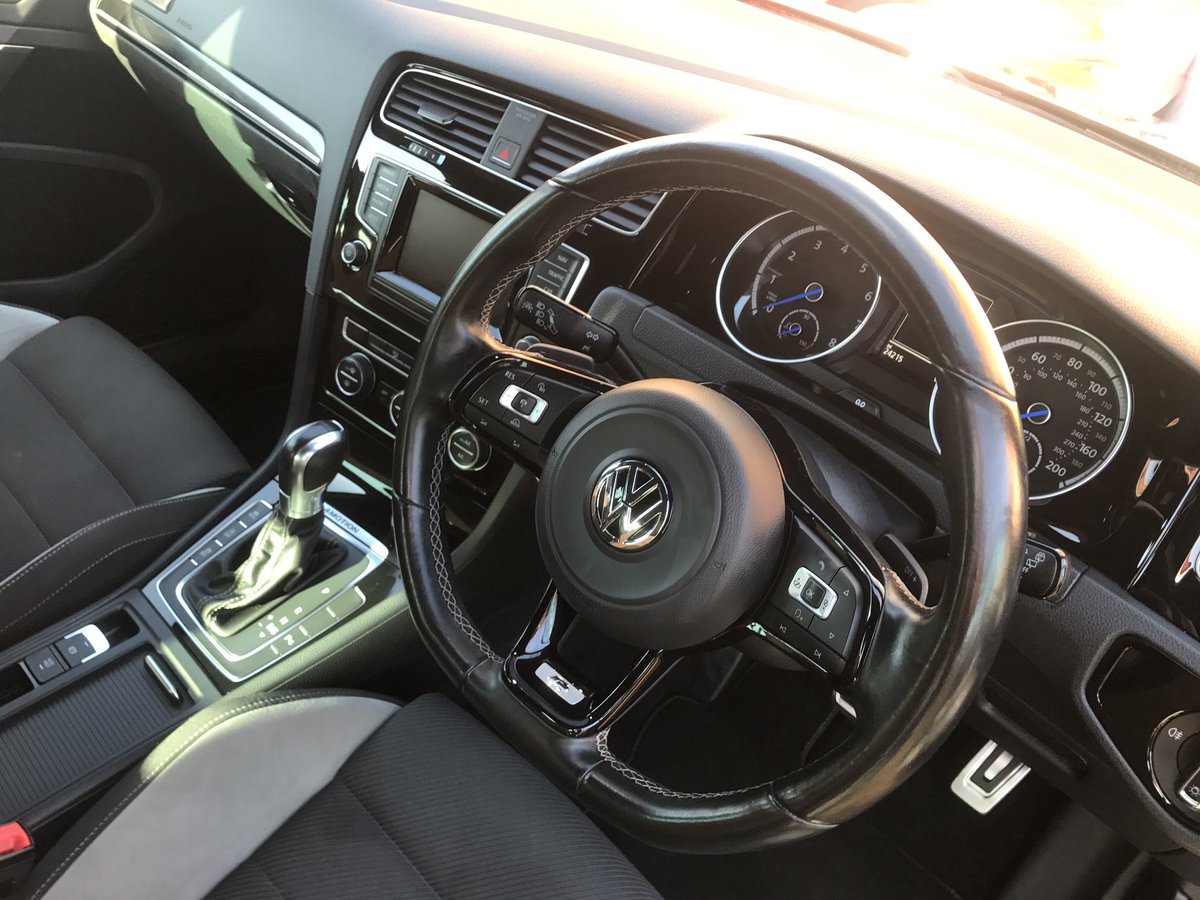 MotorSplash_'s tweet image. Good evening everyone, Volkswagen Golf in for a deluxe wash today #Golf #VW #Cheltenham #deluxe #valeting