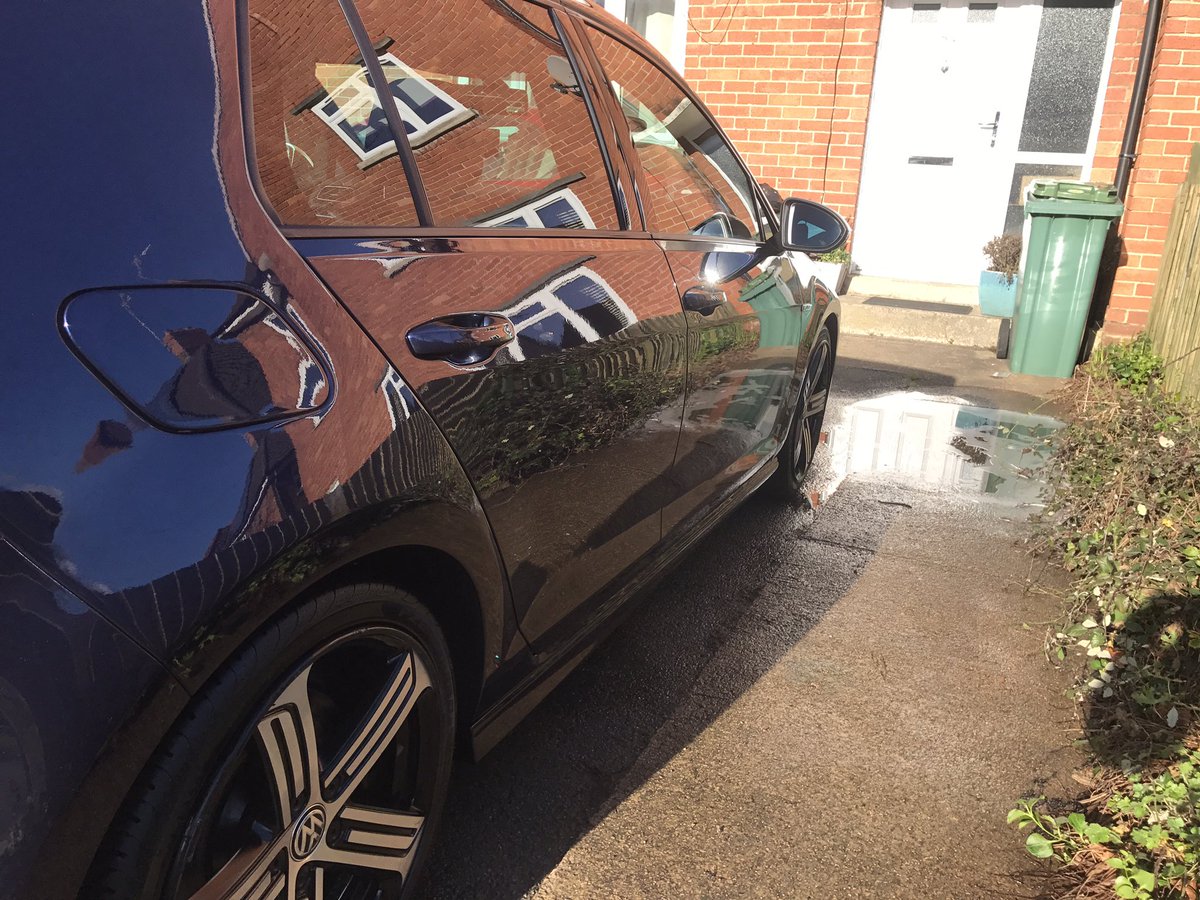 MotorSplash_'s tweet image. Good evening everyone, Volkswagen Golf in for a deluxe wash today #Golf #VW #Cheltenham #deluxe #valeting